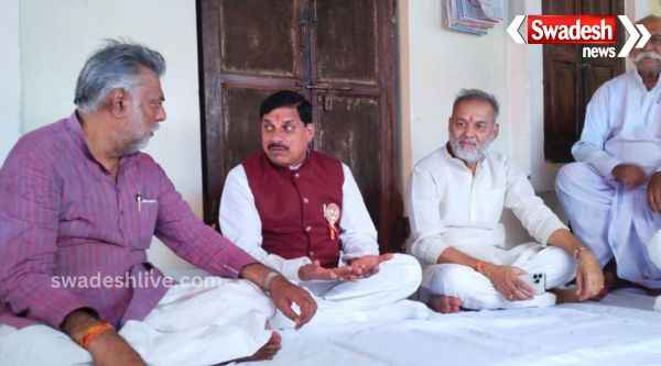 CM Mohan Yadav reached Gotegaon, Narsinghpur, took part in the closing ceremony of Bhagwat Katha being held at Jalam Singh Patel\'s house.
